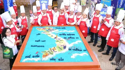 Kỷ lục bản đồ Việt Nam từ xôi nước cốt dừa lớn nhất