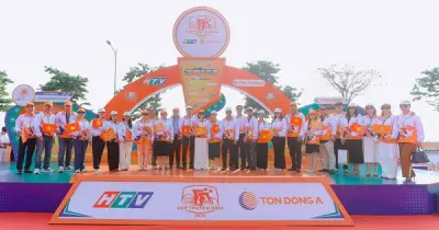 Khách hàng Tôn Đông Á cổ vũ đoàn đua tại Cần Thơ