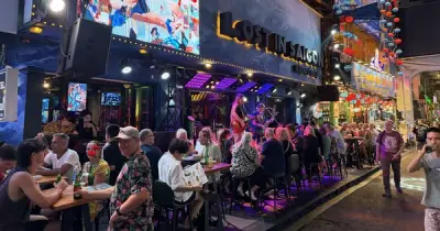 Kinh tế vỉa hè TP.HCM: Sức hút không thể cưỡng lại khi màn đêm buông xuống