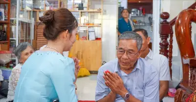 Lễ Tụng Kinh Cầu Phúc Của Gia Đình Khmer Trong Tết Chol Chnam Thmay