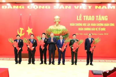 Lễ trao Huân chương cao quý cho các lãnh đạo Đảng, Nhà nước và cán bộ cấp cao