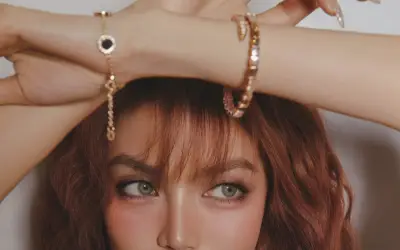 Lan Khúc 34 tuổi gây chú ý với phong cách thời trang sang trọng cùng bộ trang sức tiền tỷ