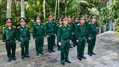 Lực lượng vũ trang TP.HCM dâng hương tri ân tại Chiến khu Đ