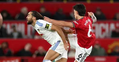 Lisandro Martinez nhận thẻ đỏ gây tranh cãi, HLV Carrick phản đối quyết định trọng tài