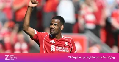 Liverpool thắng Crystal Palace 3-1, bằng điểm MU
