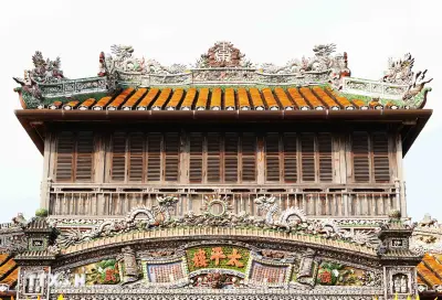 Lâu Đài Nổi Huế: Biểu Tượng Nghệ Thuật Trang Trí Độc Đáo Trên Sông Hương