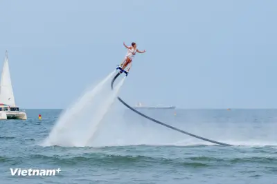 Mãn nhãn với màn trình diễn flyboard ngày khai mạc mùa du lịch biển Đà Nẵng 2026