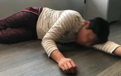 Nam sinh 19 tuổi liệt tạm thời do thói quen dùng điện thoại: Lời cảnh tỉnh cho giới trẻ