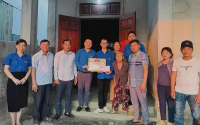 Nam sinh lớp 10 được khen thưởng vì dũng cảm cứu hai người dưới nước