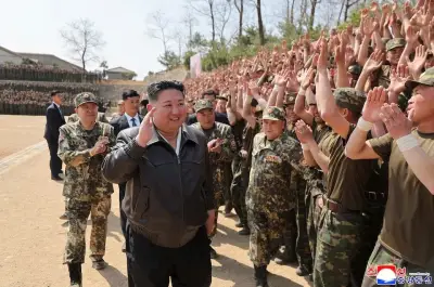 Ông Kim Jong-un thị sát đơn vị bộ binh cơ giới nhân dịp ngày thành lập quân đội