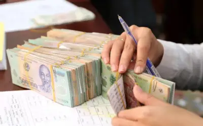 Ứng lương là gì? Người lao động được tạm ứng tiền lương trong trường hợp nào?