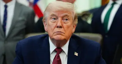 Ông Trump Gia Hạn Lệnh Ngừng Phong Tỏa Hải Quan Với Iran, Tiếp Tục Áp Lực