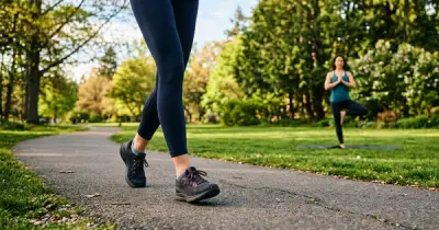 Nghiên cứu khẳng định: Yoga và đi bộ là giải pháp vàng cho người mất ngủ