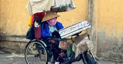 Người bán vé số dạo: Mắt xích tạo doanh thu khổng lồ nhưng sống trong bấp bênh