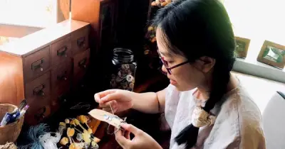 Người phụ nữ Lâm Đồng thêu tranh trên lá mít, tác phẩm độc đáo