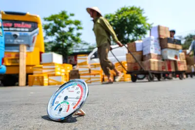 Nắng nóng gay gắt bao trùm toàn quốc, nhiệt độ vượt 40 độ C tại nhiều khu vực