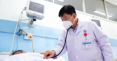 Nắng nóng làm tăng nguy cơ đột quỵ, bác sĩ cảnh báo 3 thủ phạm chính