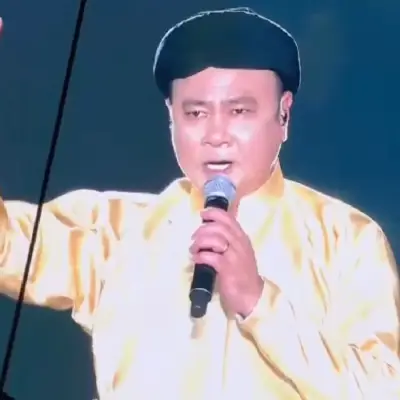 NSND Tự Long đọ vang Nam Quốc Sơn Hà cùng anh trai vượt ngàn chông gai