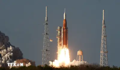 Phi hành gia Mỹ Artemis II gặp sự cố nhà vệ sinh khi bay tới Mặt Trăng