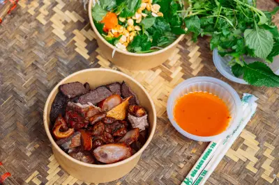 Quán Nộm Lím Tạ: 36 Năm Đóng Kín Khách Trên Vỉa Hè Hà Nội