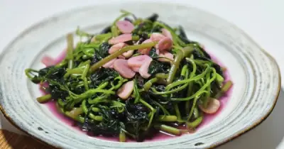 Rau Dền Đỏ Xào Tỏi: Món Ăn Giản Dị, Dinh Dưỡng Vượt Trội Cho Bữa Cơm Gia Đình