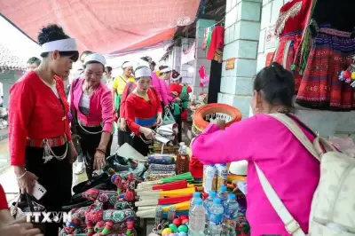 Sắc màu văn hóa vùng cao về phố giúp du khách né áp lực ùn tắc dịp 30/4