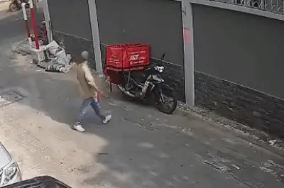 Shipper TP.HCM Bị Trộm Xe Và Giỏ Hàng Khi Giao Đơn Trong Hẻm, Nghi Phạm Đã Bị Bắt