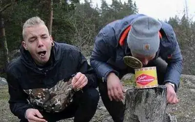 Surströmming - Món Cá Trích Lên Men Kinh Dị Nhất Thế Giới Từ Thụy Điển