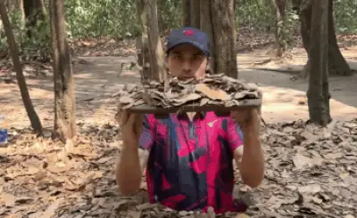 Tay vợt pickleball số 4 thế giới Christian Alshon trải nghiệm chui hầm, bắn súng ở địa đạo Củ Chi