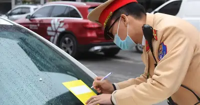 Tem Đăng Kiểm Ô Tô Sẽ Biến Mất Từ 2027, Thay Bằng Hệ Thống Số Hóa Toàn Diện