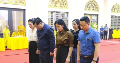 Thứ trưởng Nguyễn Hải Trung viếng tang Trưởng lão Hòa thượng Thích Thanh Đức