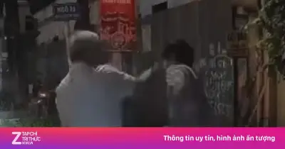 Tài xế Mercedes gây tai nạn rồi đánh tài xế taxi giữa phố Sài Gòn