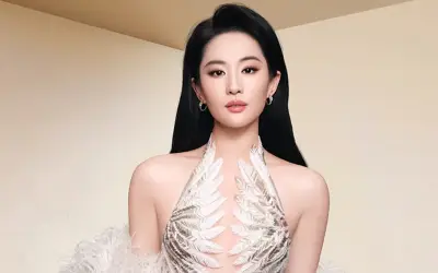 Tiểu Long Nữ Lưu Diệc Phi Gây Chú Ý Với Vẻ Ngoài Trẻ Trung, Thanh Lịch