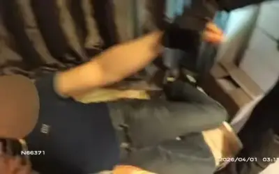 Tên trộm bị bắt khi đang ngủ say trong nhà dân ở Anh