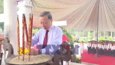 Tổng Bí thư, Chủ tịch nước dâng hương tưởng niệm các anh hùng liệt sỹ tại Tây Ninh