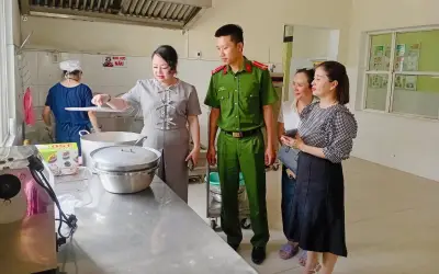 Tăng cường kiểm tra an toàn thực phẩm tại bếp ăn trường học ở Huế