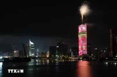 TP.HCM rực rỡ pháo hoa mừng 51 năm thống nhất đất nước