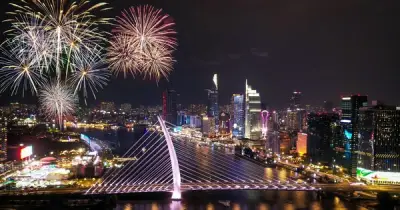 TP.HCM rực rỡ pháo hoa và loạt hoạt động kỷ niệm 51 năm thống nhất đất nước