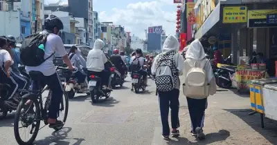TP.HCM và nhiều tỉnh thành hứng chịu nắng nóng gay gắt, trường học điều chỉnh lịch học