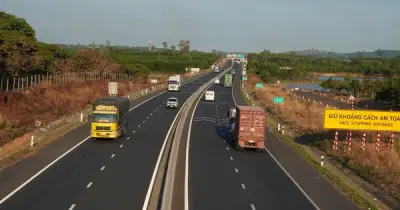 TP.HCM đề xuất giảm áp lực cho doanh nghiệp vận tải trước biến động giá xăng dầu