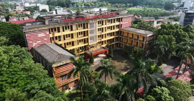 Trường học 10 năm không khai giảng, giáo viên đi làm phụ hồ ở Điện Biên