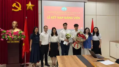 Trường Đại học Ngoại ngữ phát triển Đảng trong sinh viên, kết nạp hàng trăm đảng viên trẻ