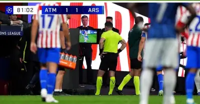 Trọng tài bẻ còi trận Atletico 1-1 Arsenal: Lý do thực sự là gì?