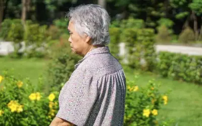 Tuổi già vẫn đi làm, con gửi 27 triệu mỗi tháng nhưng bà cụ nhận lại nỗi tủi thân khó nói