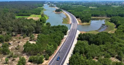 Tuyến đường ven biển Quảng Ngãi dài hơn 100km đang dần thành hình, thúc đẩy phát triển kinh tế