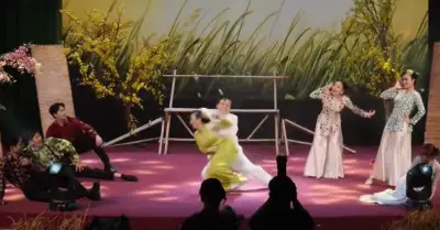 Vụ chấu gai NSƯT Vũ Linh: Ngã ngón không thể cử động, bất chấp lên sân khấu