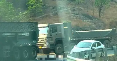 Va chạm xe đầu kéo trên Quốc lộ 1, một người đàn ông tử vong thương tâm