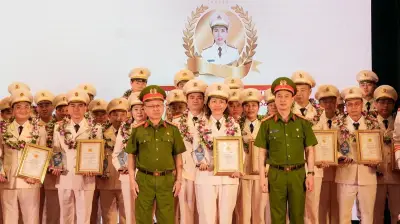 Vinh Danh 80 Tập Thể, Cá Nhân Điển Hình Tiên Tiến Của Lực Lượng Cảnh Sát Quản Lý Hành Chính