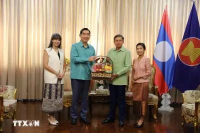 Việt Nam và Lào vun đắp mối quan hệ gắn kết chiến lược bền vững