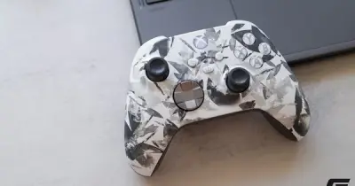 Xbox Storm Breaker Special Edition: Tay cầm 'hắc bạch' nâng tầm góc gaming